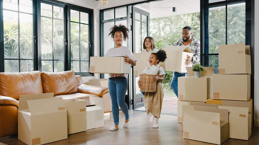 Downtown New Westminster moving team helping client